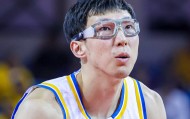开云-北京半场领先广东9分：胡明轩12分周琦遭隔扣 翟晓川误撞杜锋
